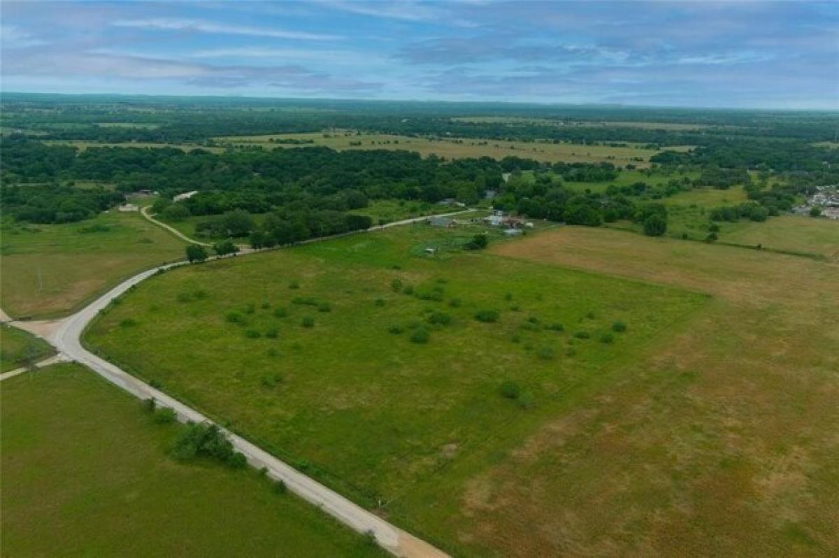 Picture of Home For Sale in Lockhart, Texas, United States