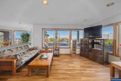 Home For Sale in Depoe Bay, Oregon