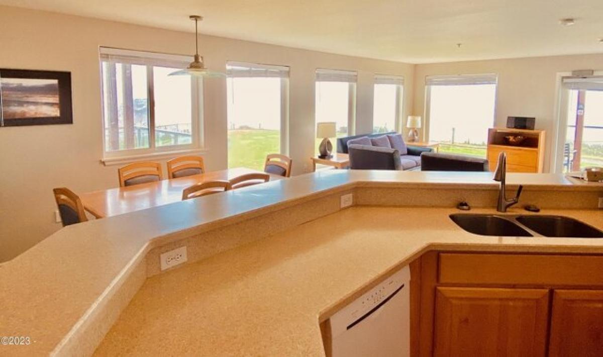 Picture of Home For Sale in Depoe Bay, Oregon, United States