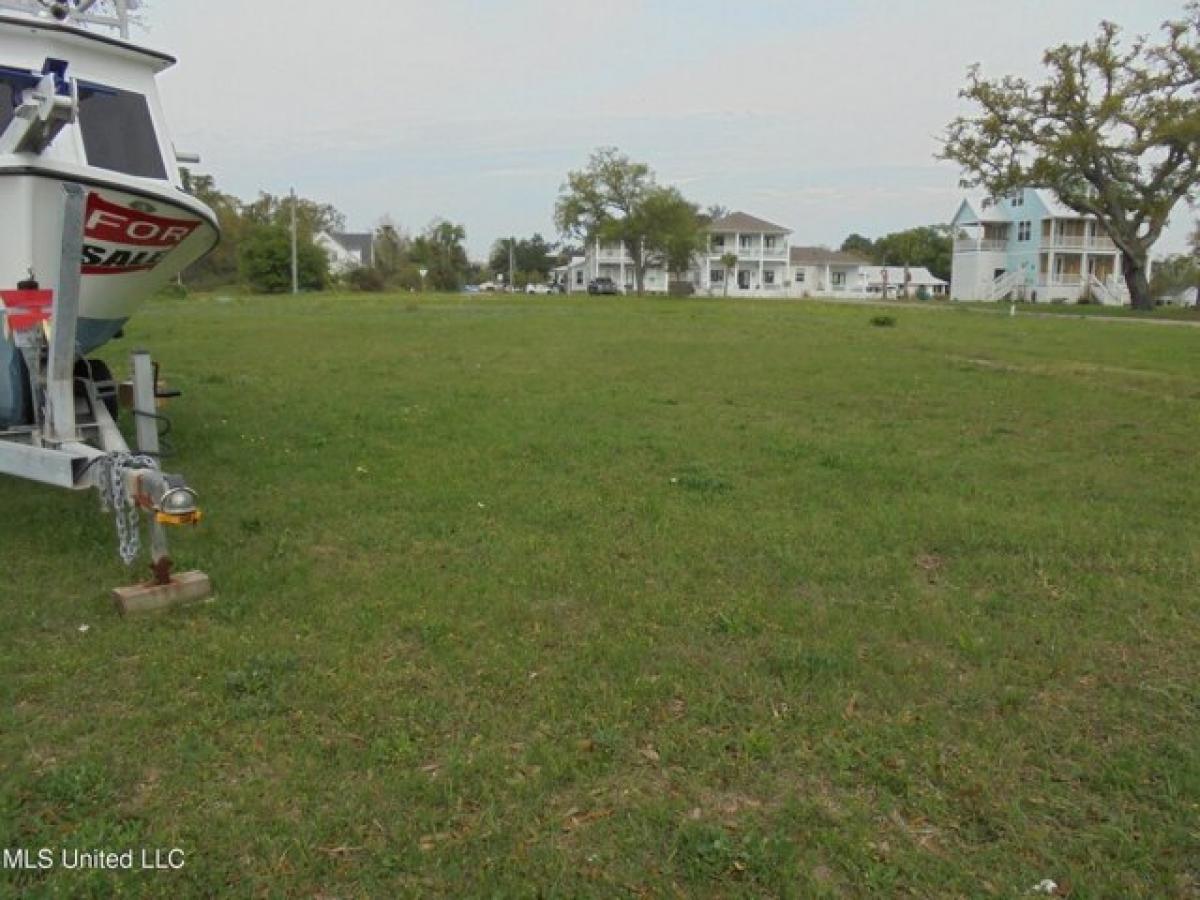 Picture of Residential Land For Sale in Gulfport, Mississippi, United States