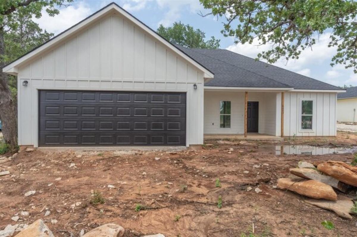 Picture of Home For Sale in Whitney, Texas, United States