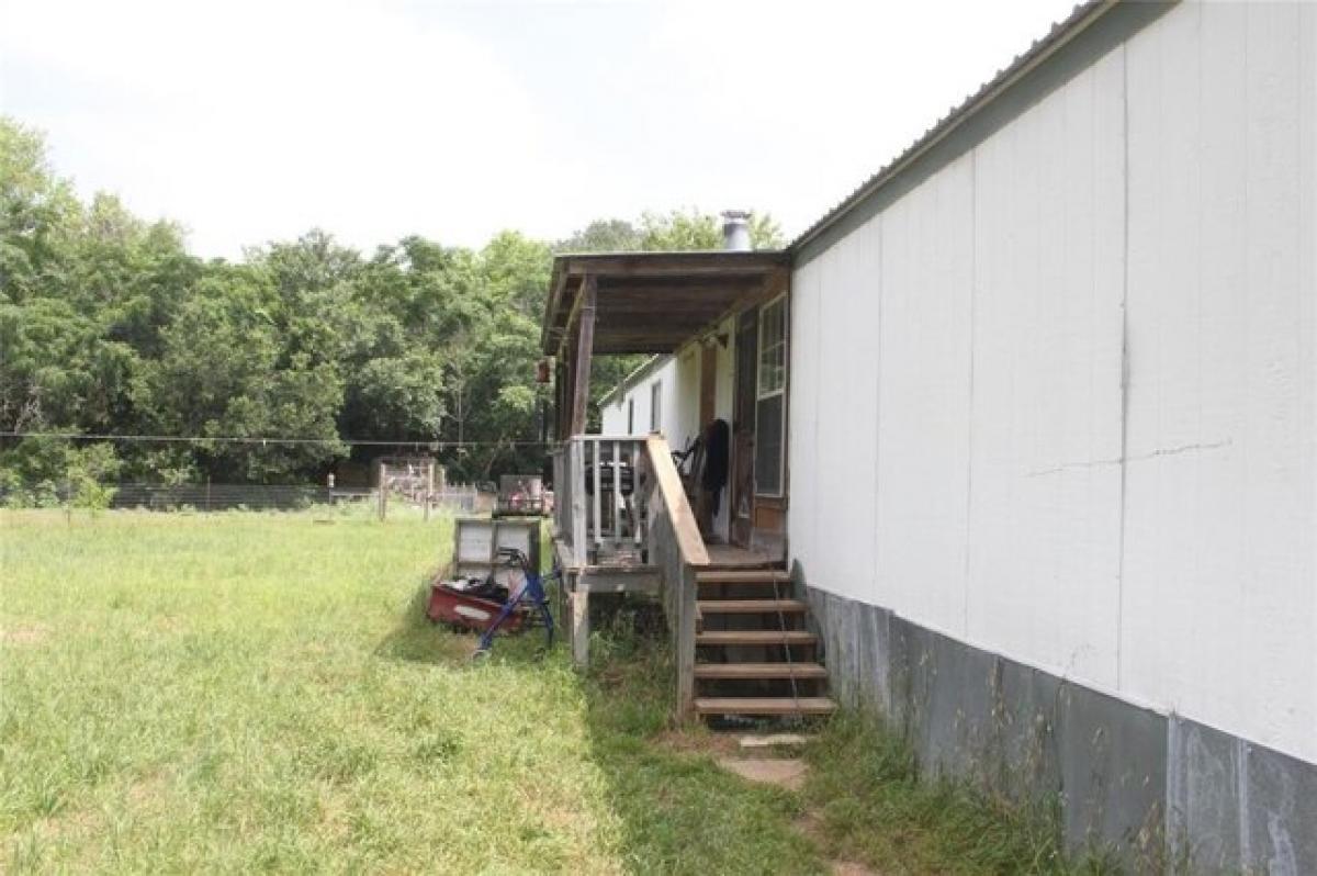 Picture of Home For Sale in Dale, Texas, United States