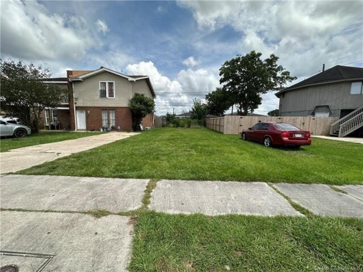 Picture of Residential Land For Sale in Chalmette, Louisiana, United States