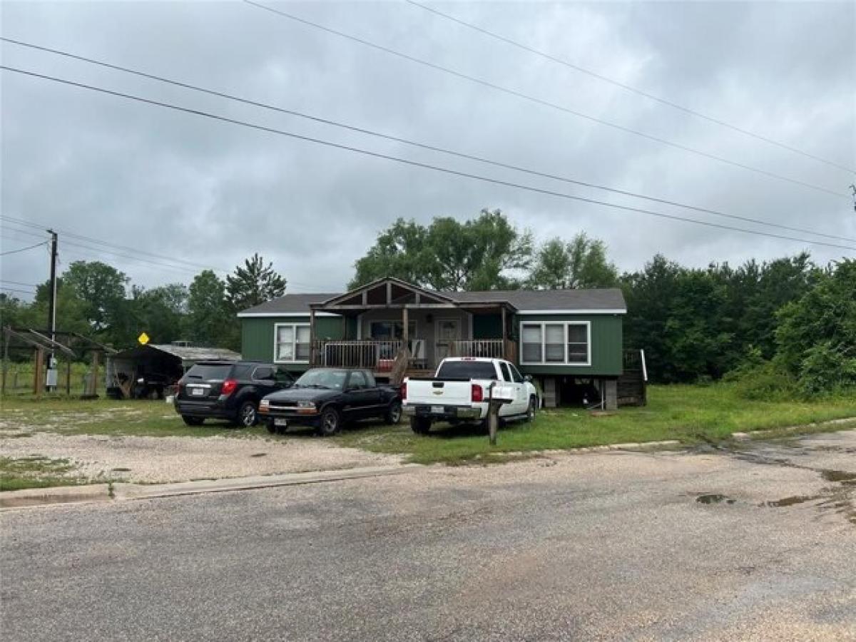 Picture of Home For Sale in Paige, Texas, United States