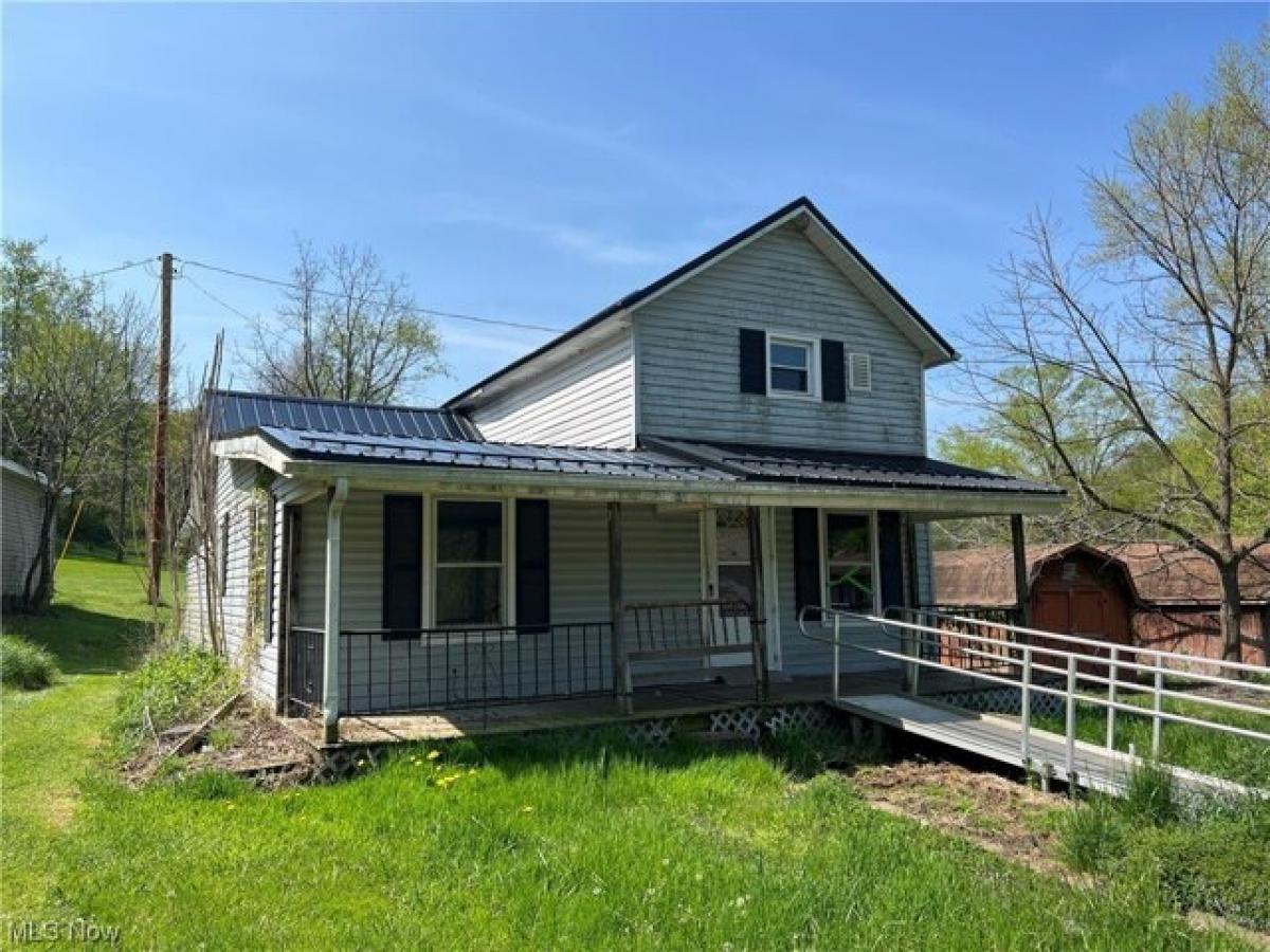 Picture of Home For Sale in Uhrichsville, Ohio, United States