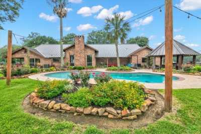 Home For Sale in Winnie, Texas