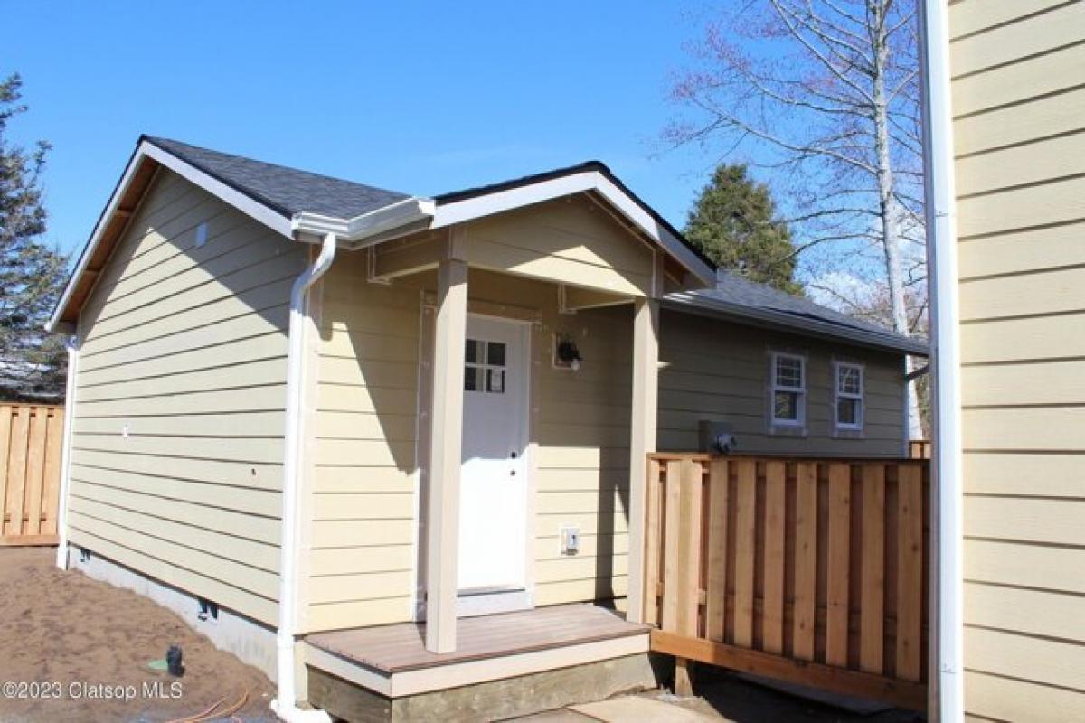 Picture of Home For Sale in Seaside, Oregon, United States