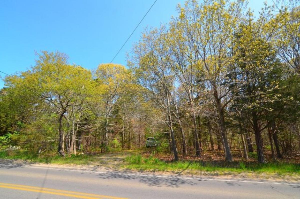 Picture of Residential Land For Sale in Oak Bluffs, Massachusetts, United States