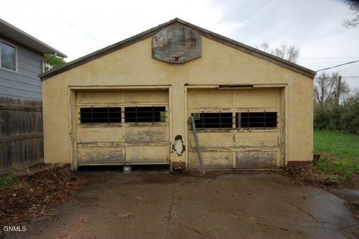 Picture of Home For Sale in Sidney, Montana, United States