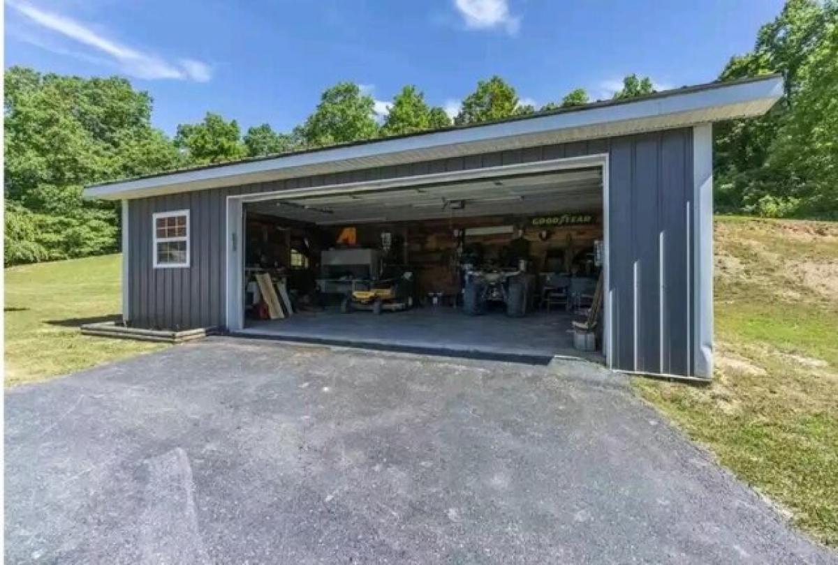 Picture of Home For Sale in Tyner, Kentucky, United States