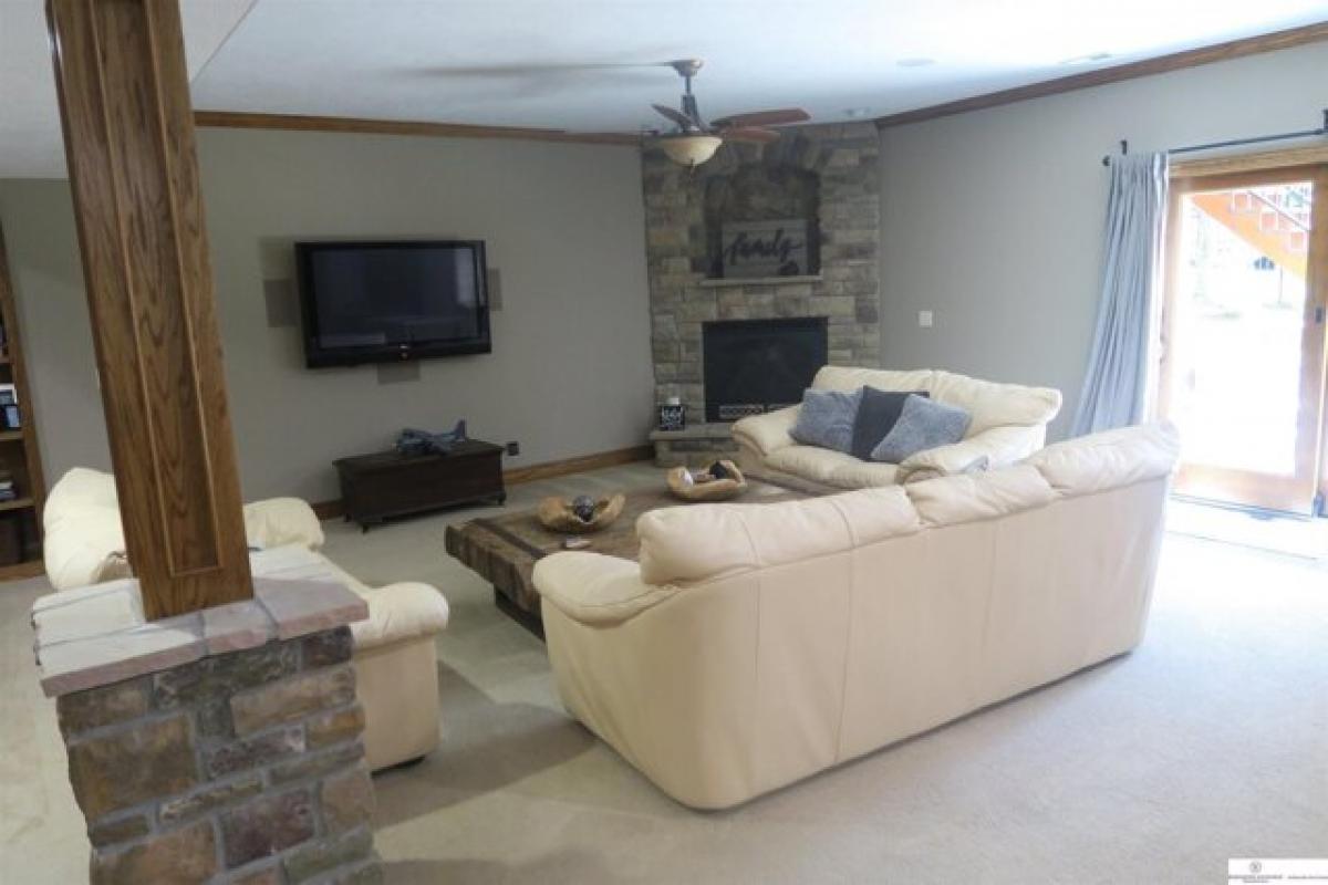 Picture of Home For Sale in La Vista, Nebraska, United States