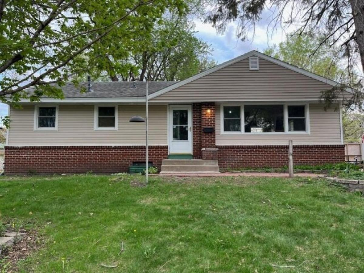 Picture of Home For Sale in Brooklyn Center, Minnesota, United States