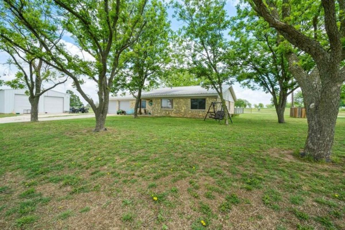 Picture of Home For Sale in Stephenville, Texas, United States