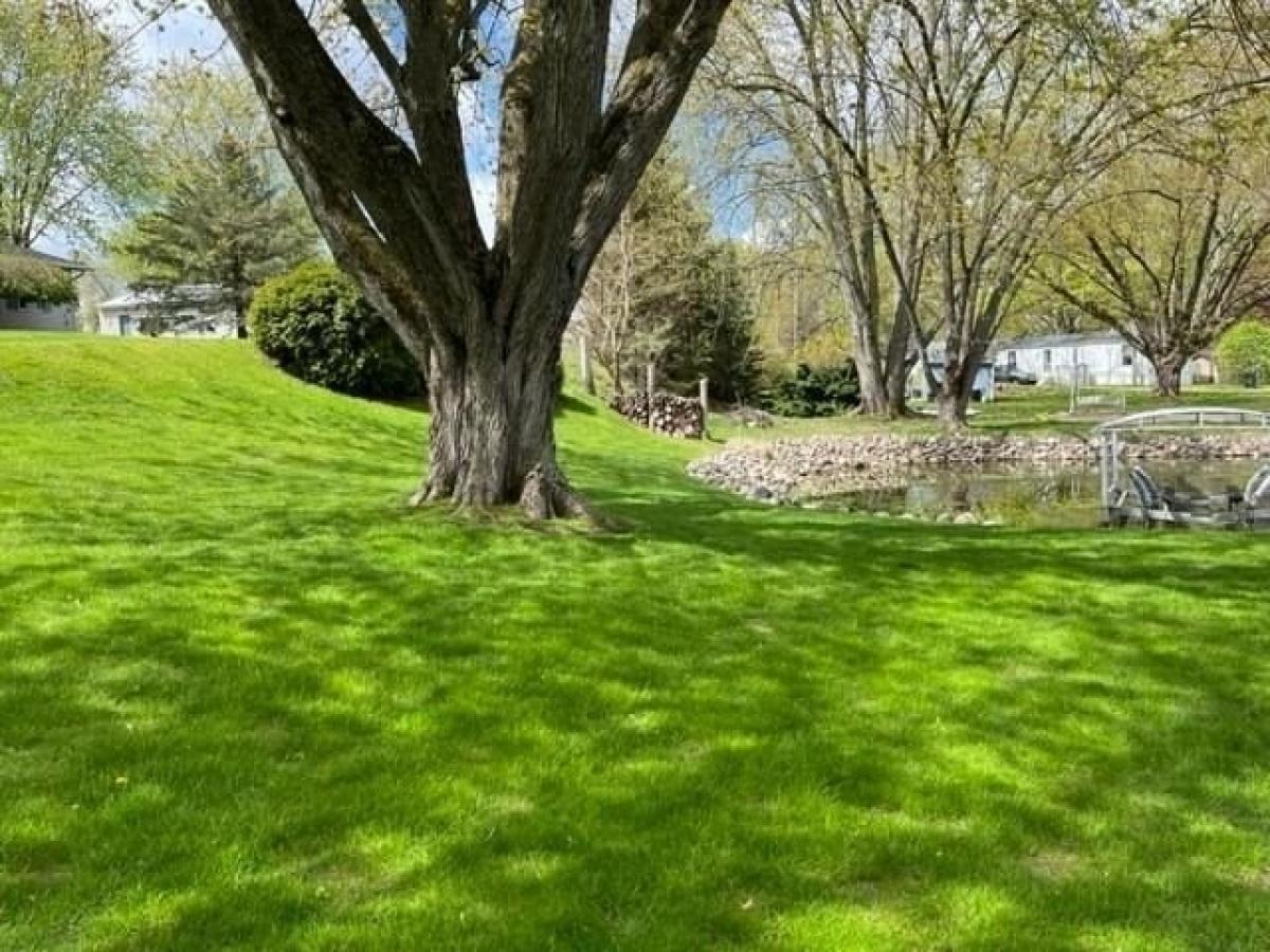 Picture of Home For Sale in Wolcottville, Indiana, United States