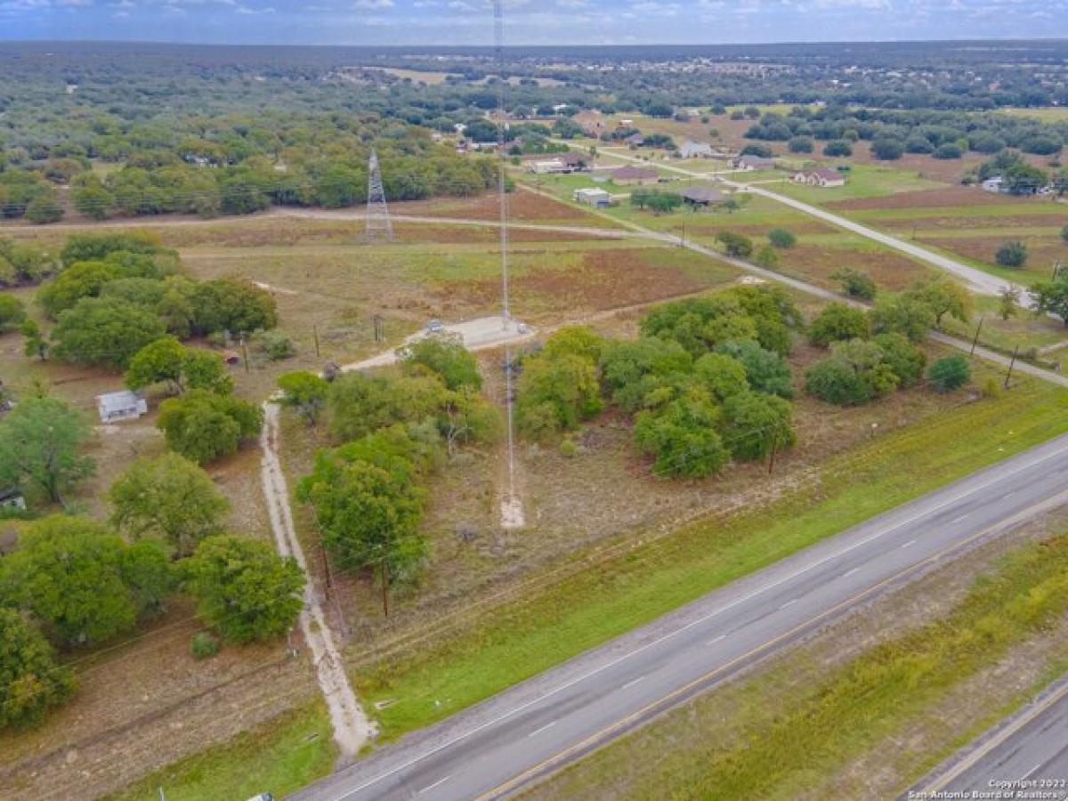 Picture of Residential Land For Sale in Floresville, Texas, United States