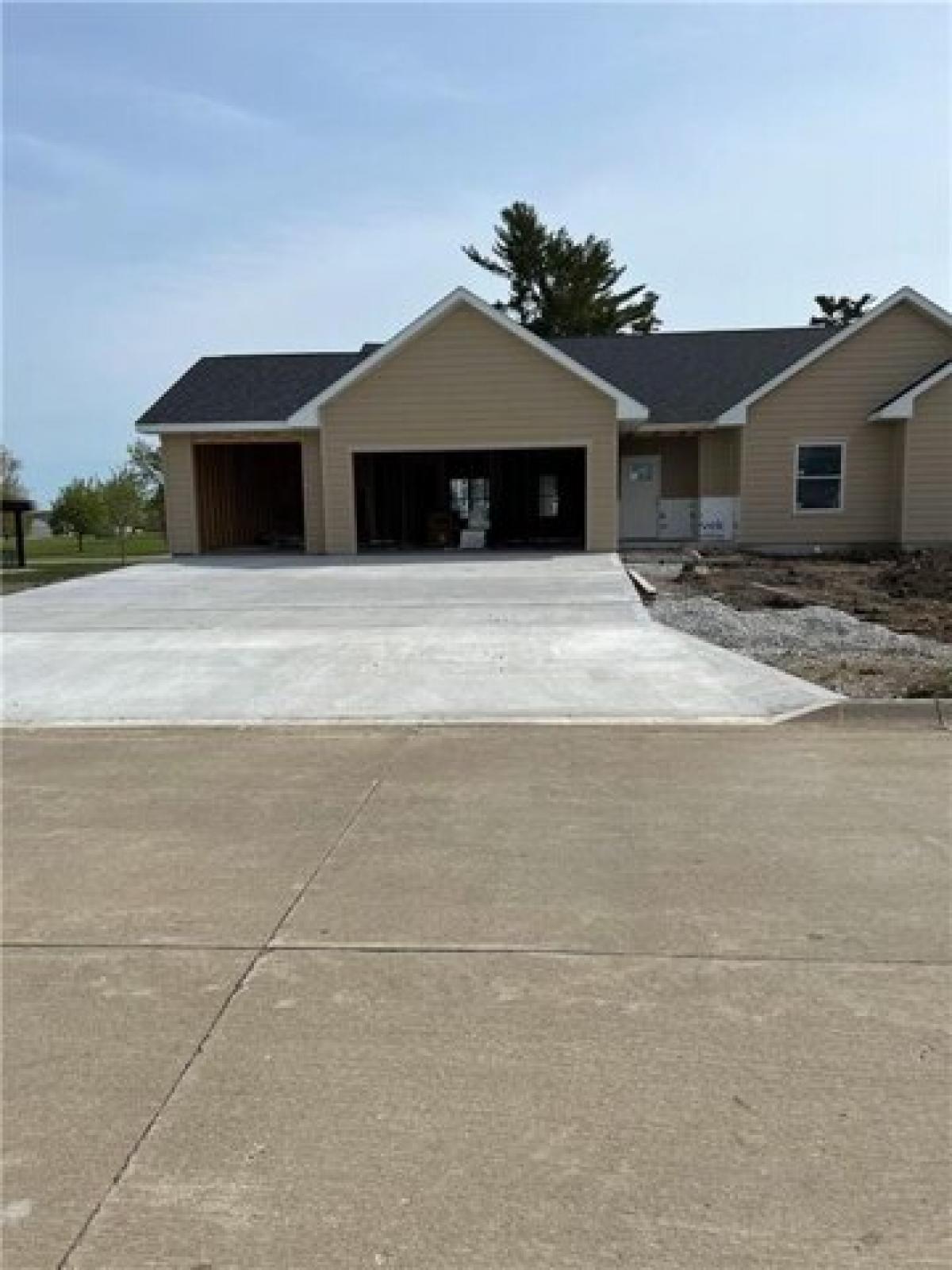 Picture of Home For Sale in Monroe, Iowa, United States