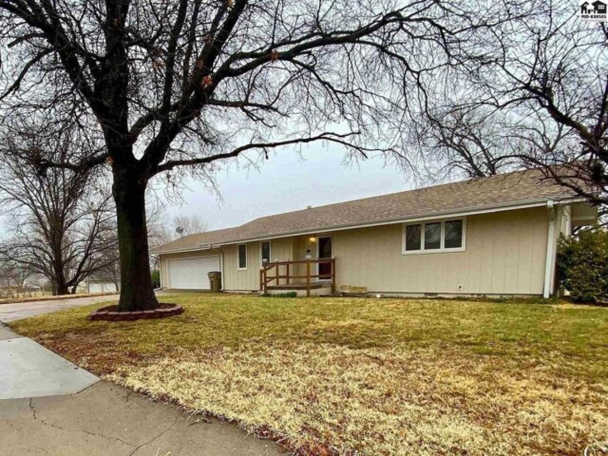 Picture of Home For Sale in Lyons, Kansas, United States