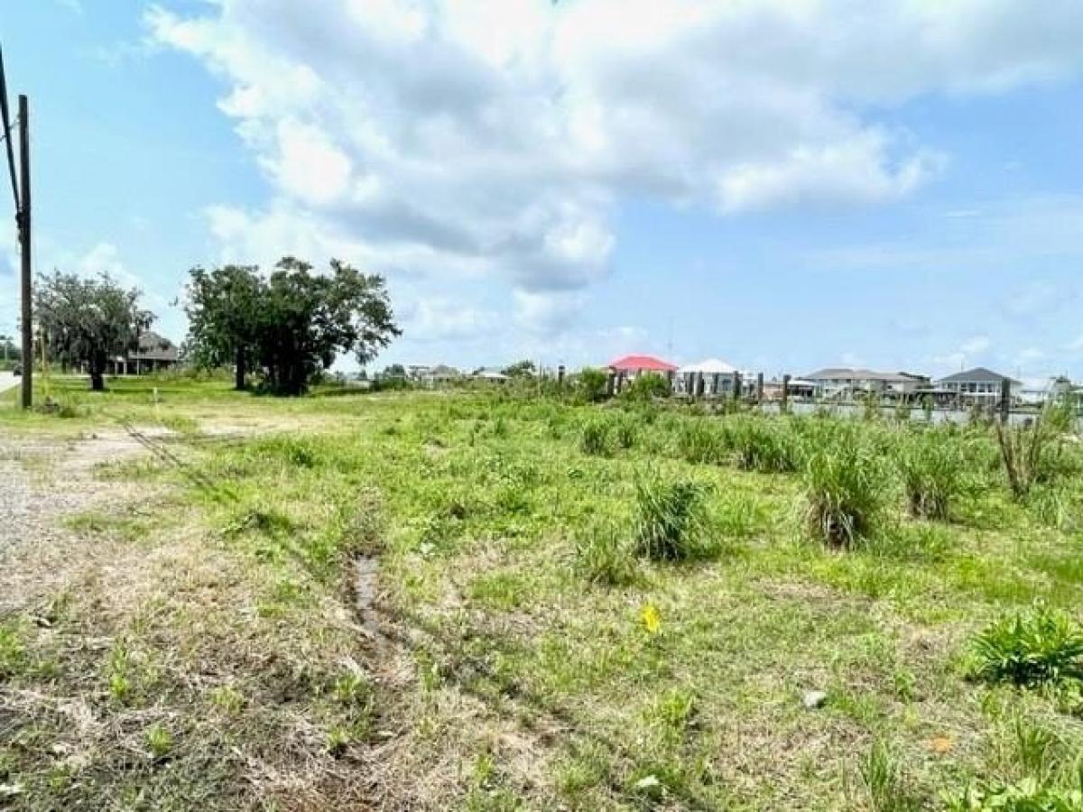 Picture of Residential Land For Sale in Lafitte, Louisiana, United States