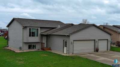 Home For Sale in Harrisburg, South Dakota