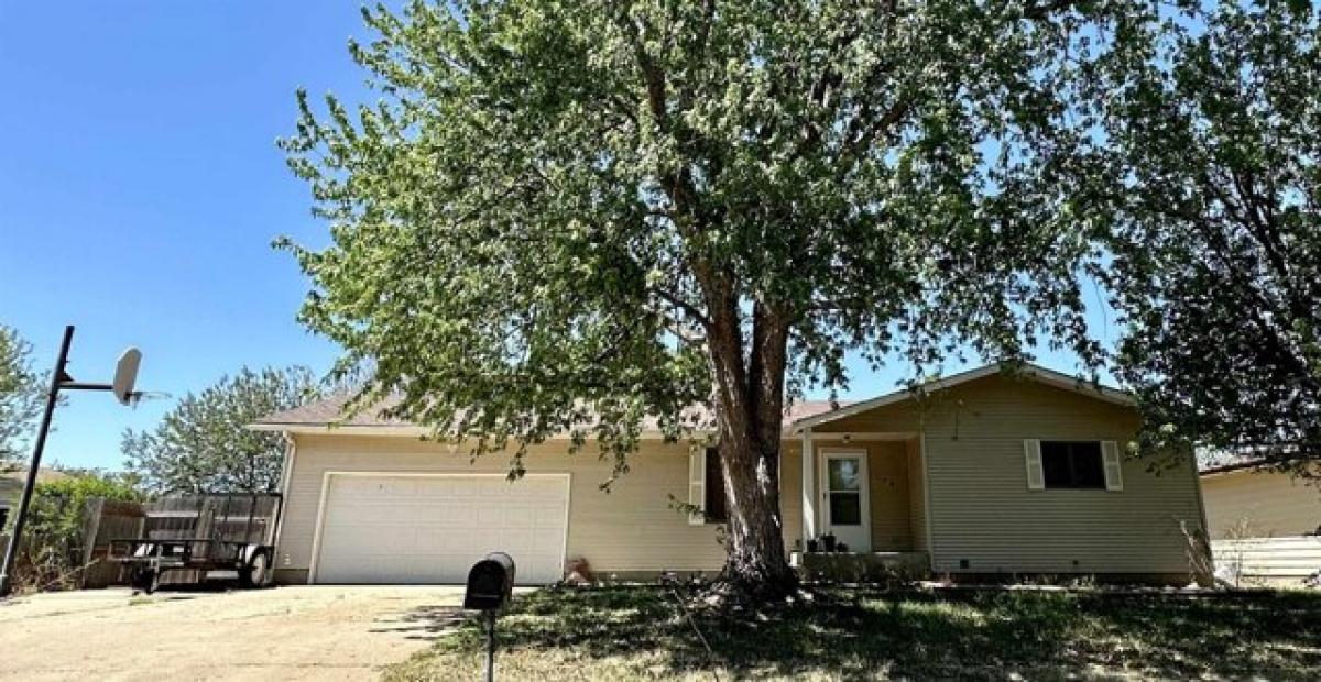 Picture of Home For Sale in Russell, Kansas, United States