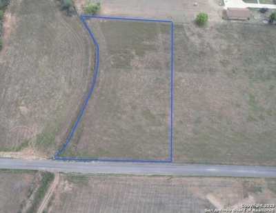 Residential Land For Sale in Devine, Texas