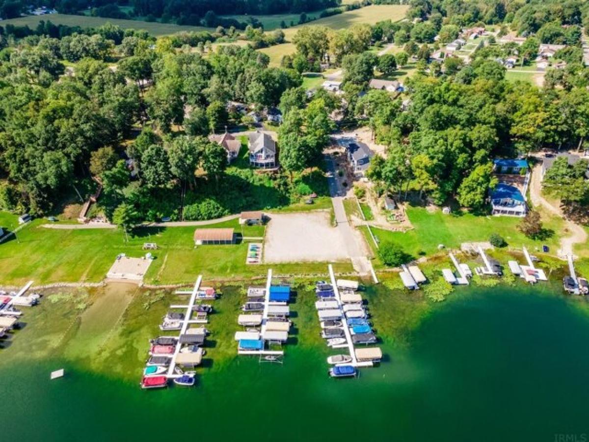 Picture of Home For Sale in Fremont, Indiana, United States