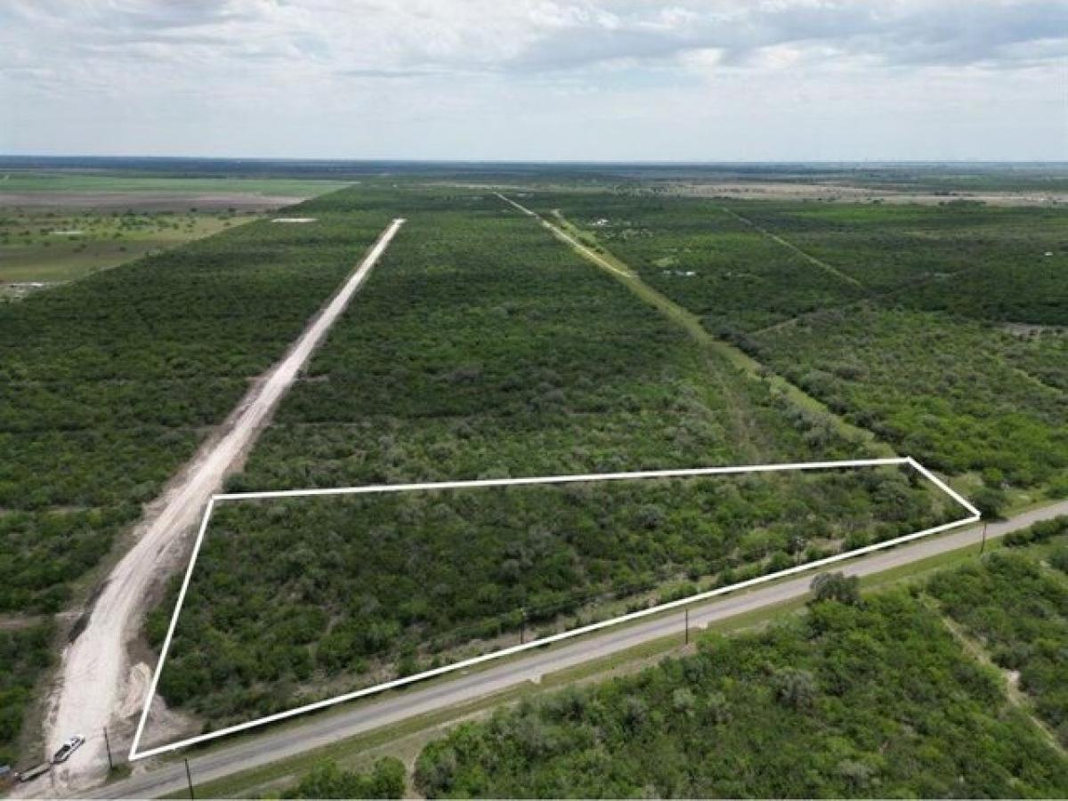 Picture of Residential Land For Sale in Skidmore, Texas, United States