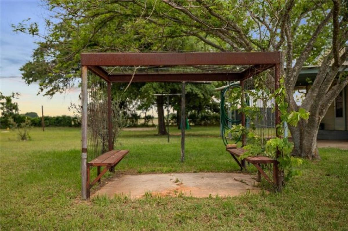 Picture of Home For Sale in Desdemona, Texas, United States