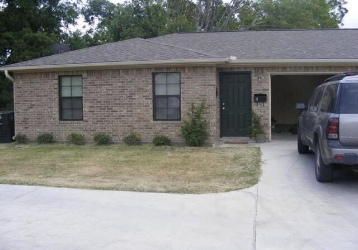 Picture of Home For Rent in Groves, Texas, United States