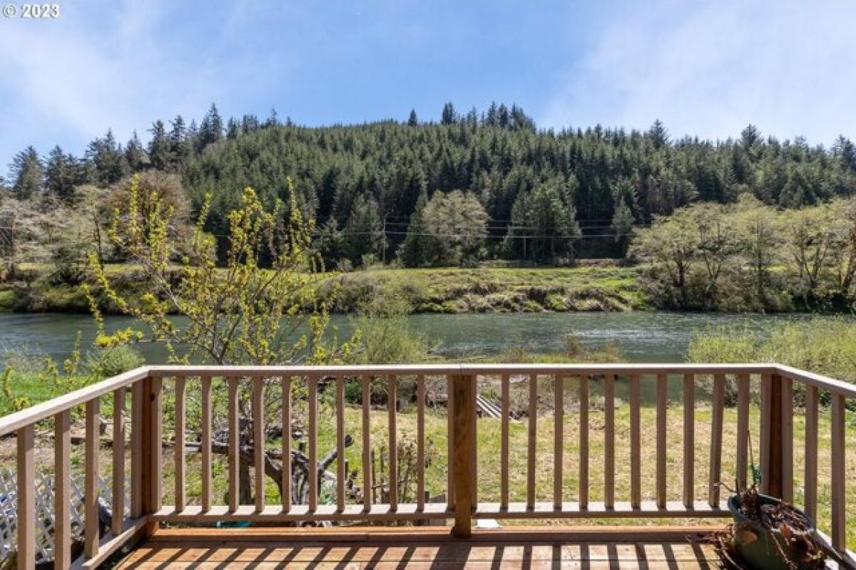 Picture of Home For Sale in Tidewater, Oregon, United States