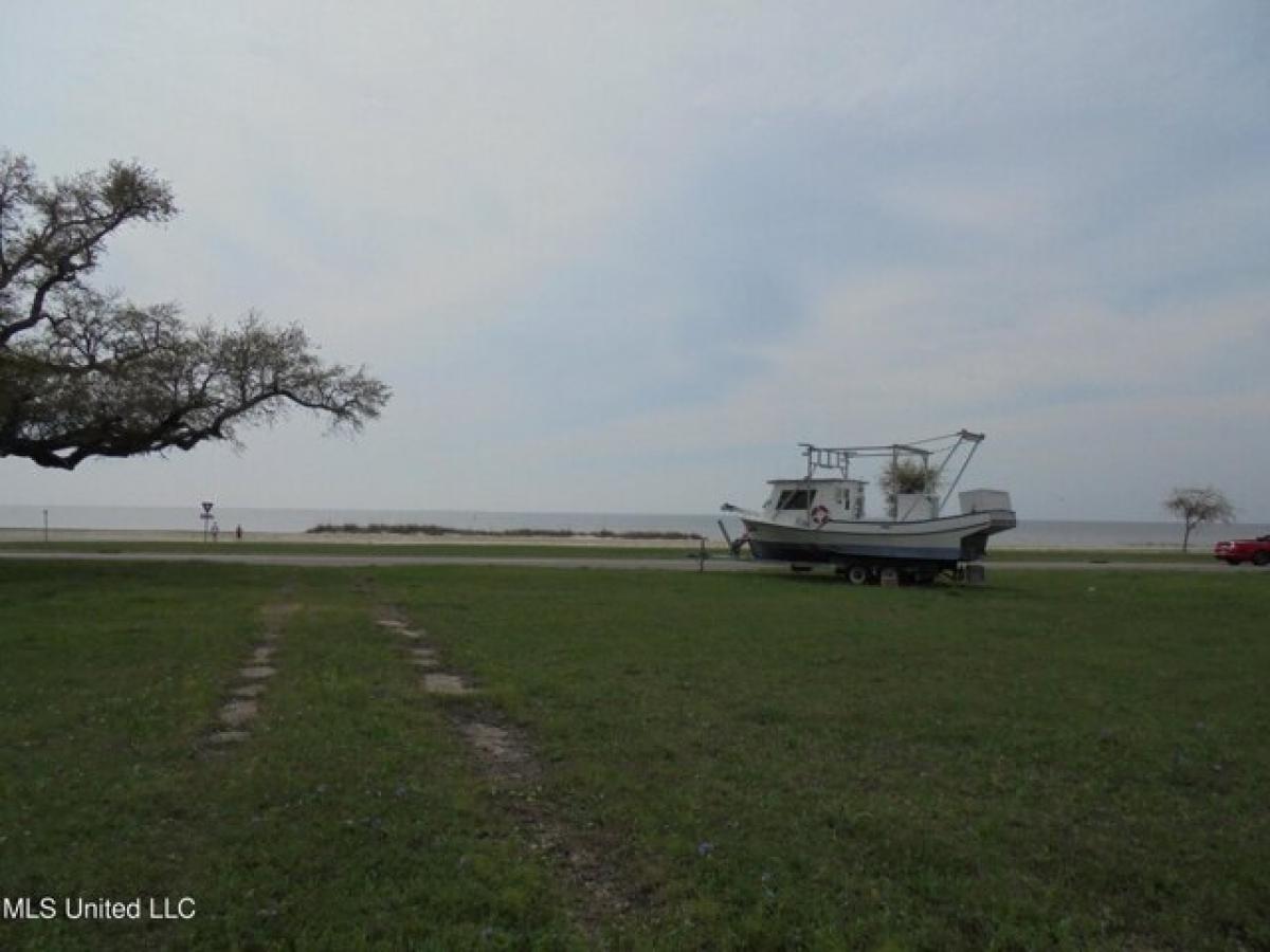 Picture of Residential Land For Sale in Gulfport, Mississippi, United States