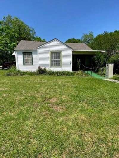 Home For Sale in Gainesville, Texas