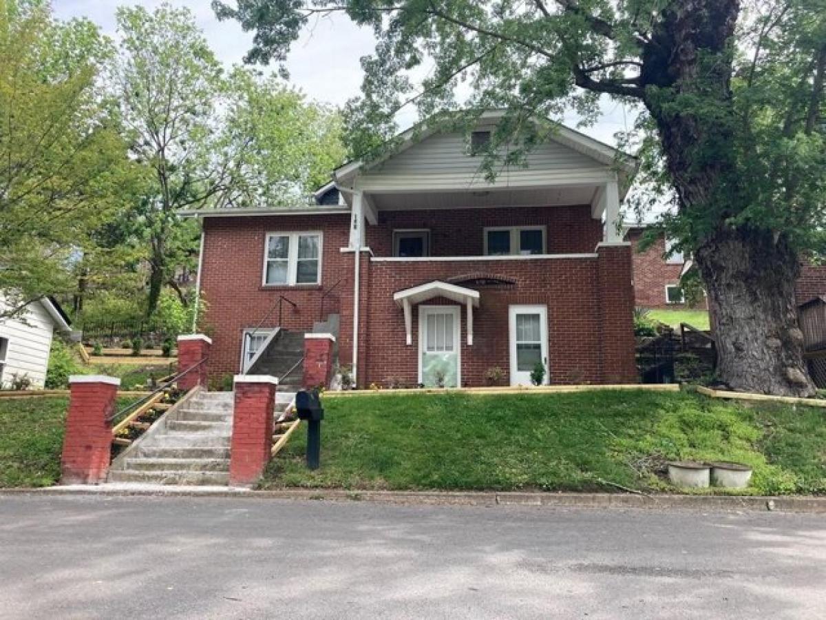 Picture of Home For Sale in Pikeville, Kentucky, United States