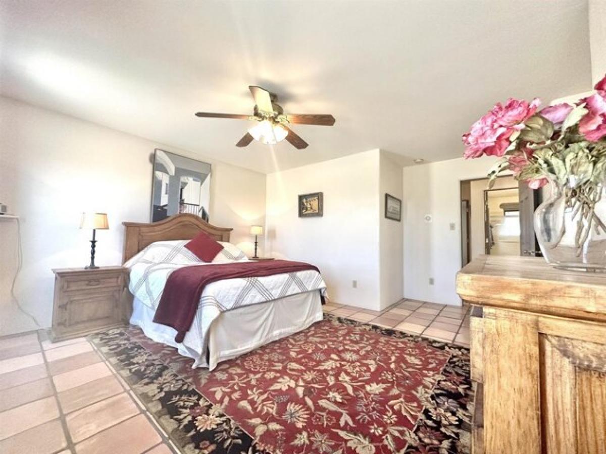 Picture of Home For Sale in Taos, New Mexico, United States