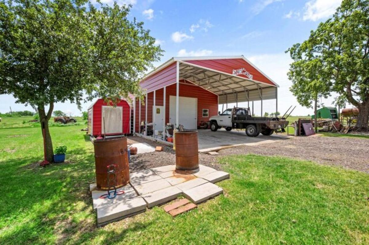 Picture of Home For Sale in Barry, Texas, United States