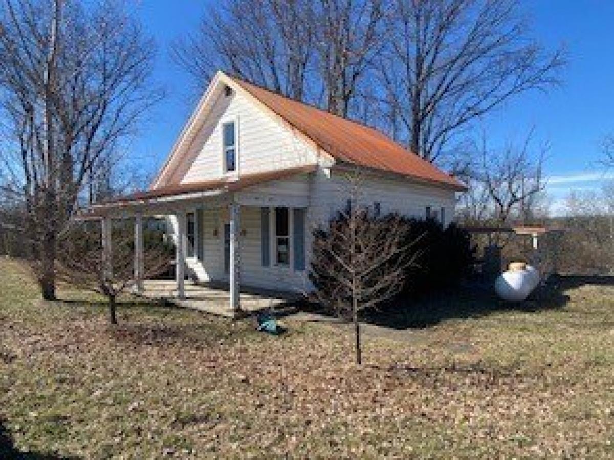 Picture of Home For Sale in Carthage, Indiana, United States