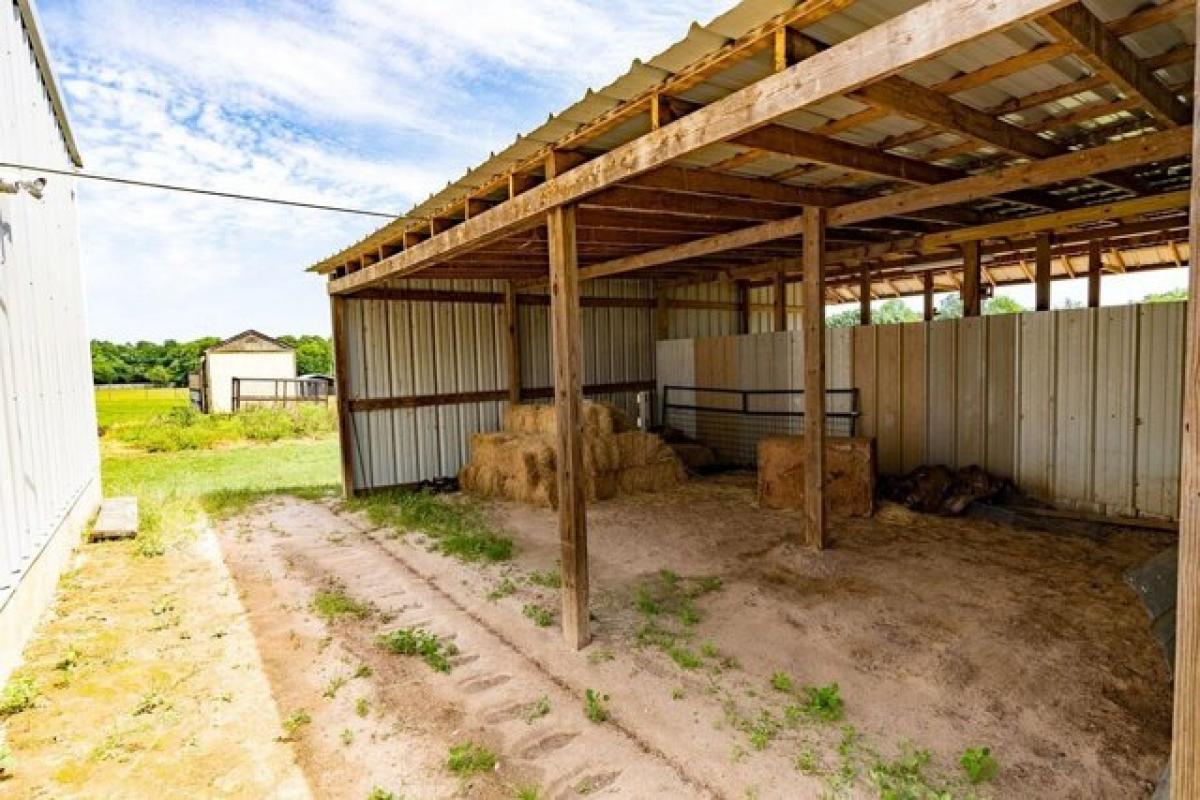 Picture of Home For Sale in Athens, Texas, United States