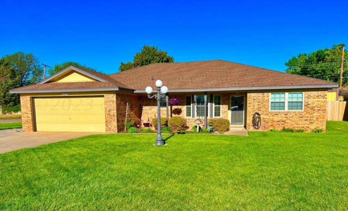 Picture of Home For Sale in Dumas, Texas, United States