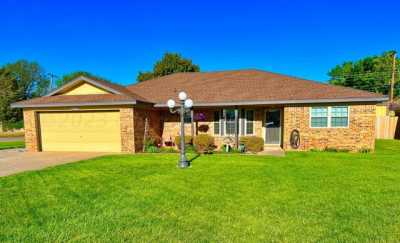 Home For Sale in Dumas, Texas