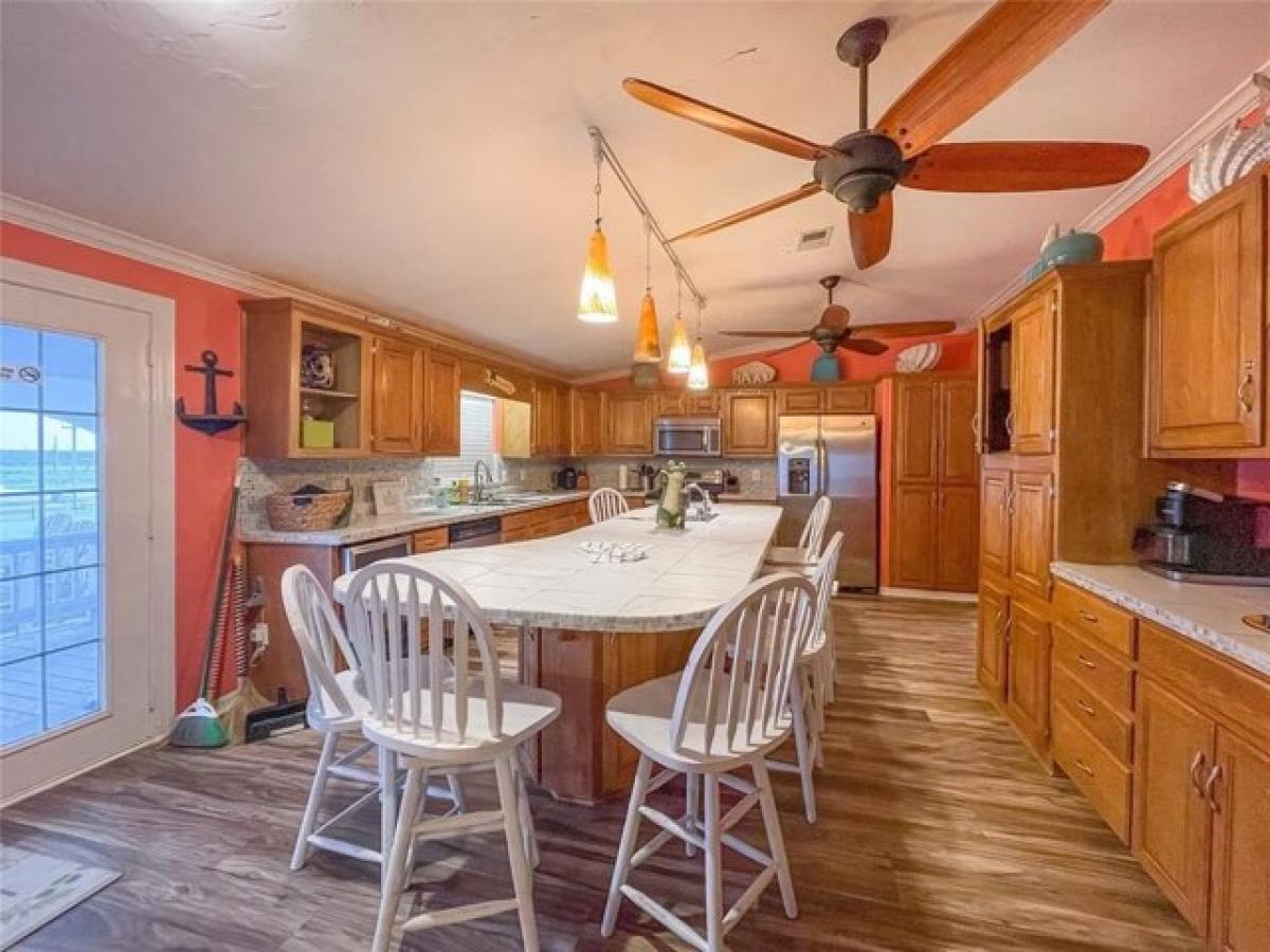 Picture of Home For Sale in Gilchrist, Texas, United States