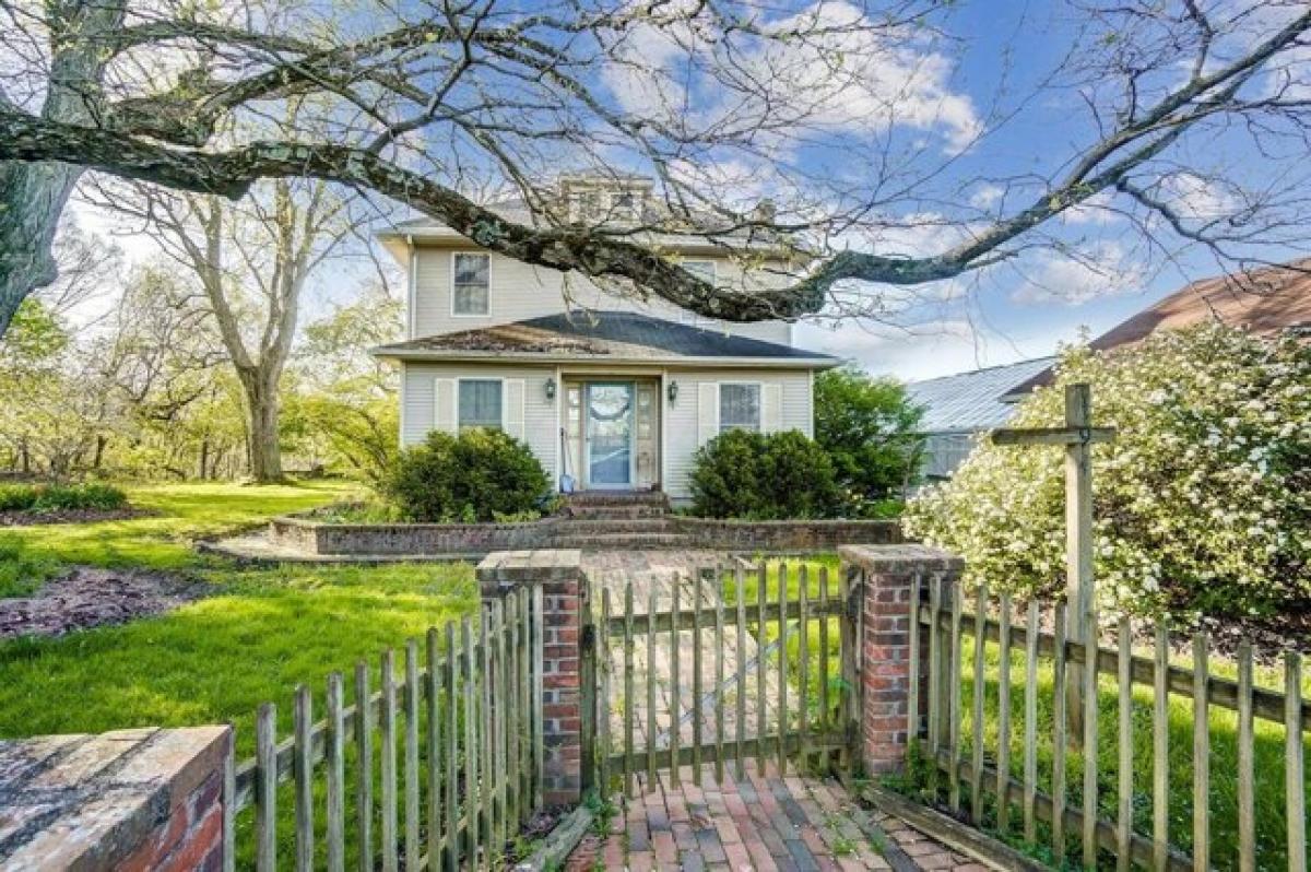 Picture of Home For Sale in London, Ohio, United States