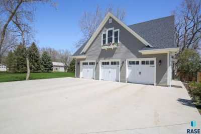 Home For Sale in Lennox, South Dakota