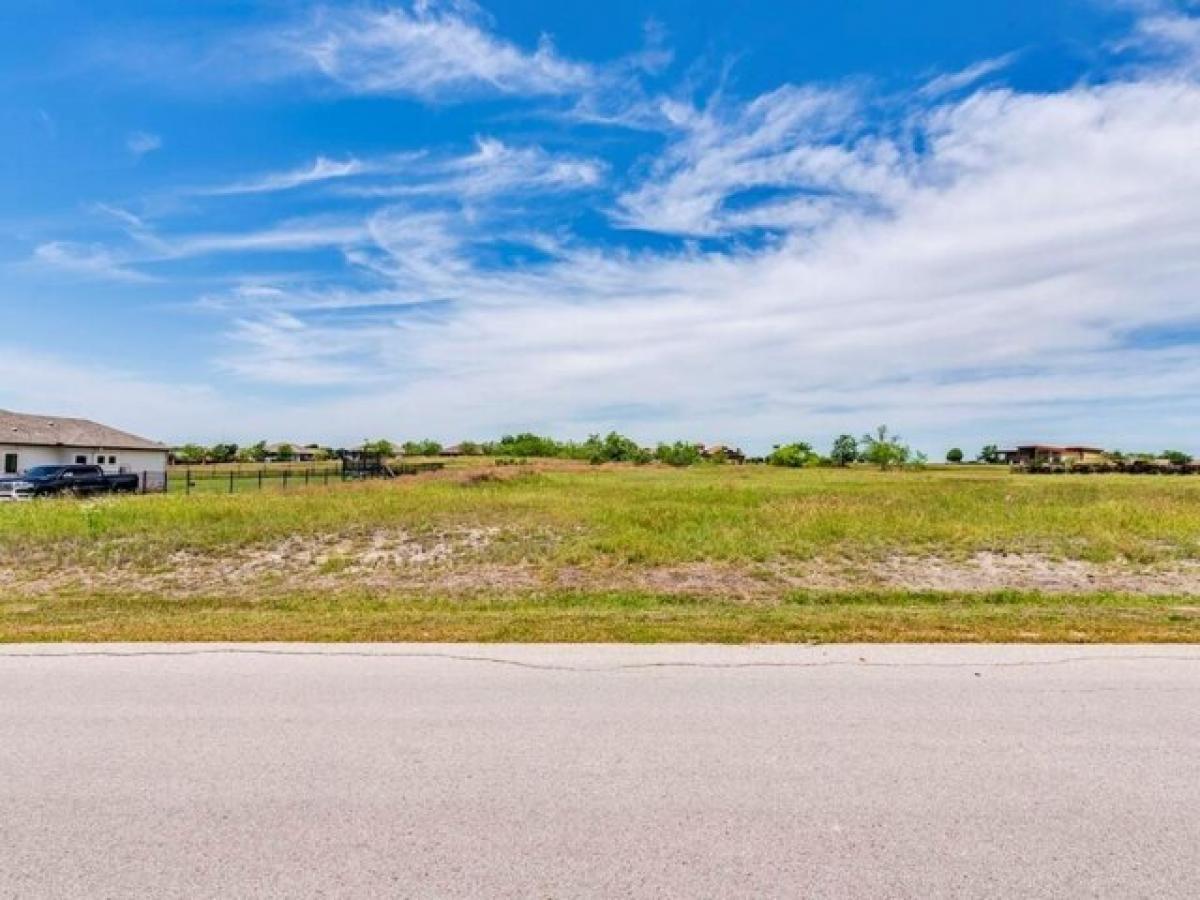 Picture of Residential Land For Sale in Kyle, Texas, United States