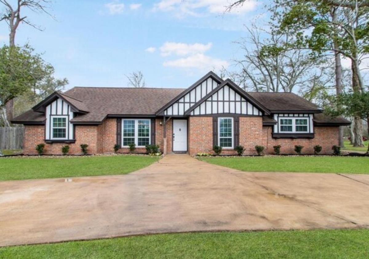 Picture of Home For Sale in Danbury, Texas, United States