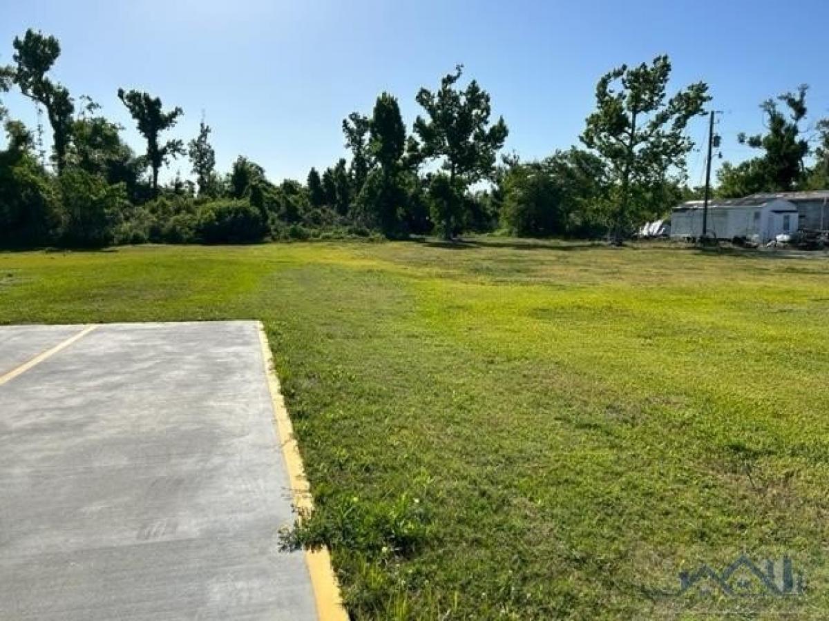 Picture of Residential Land For Sale in Dulac, Louisiana, United States