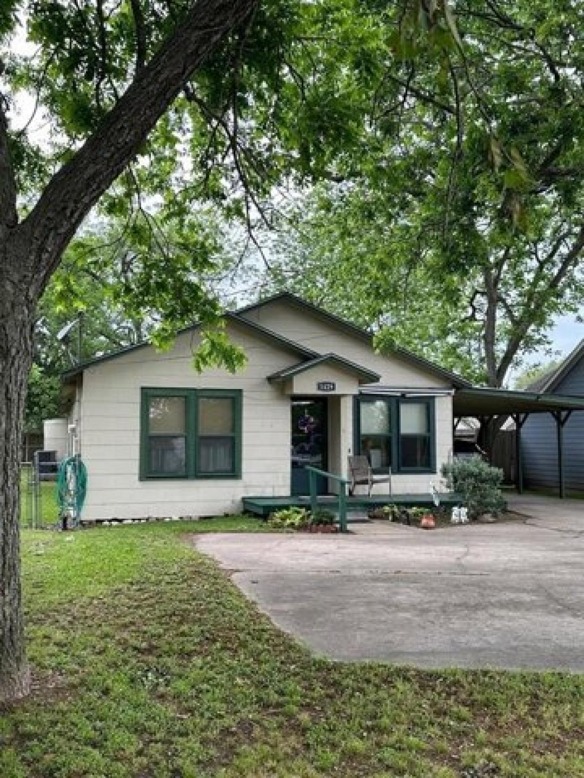 Picture of Home For Sale in Wharton, Texas, United States