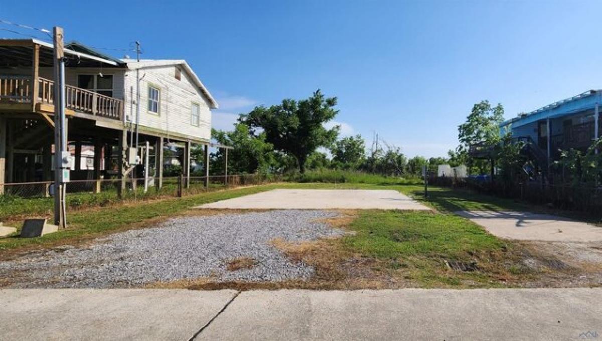 Picture of Residential Land For Sale in Chauvin, Louisiana, United States