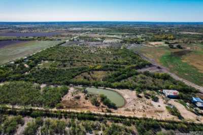 Residential Land For Sale in Devine, Texas