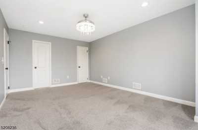 Home For Rent in Raritan, New Jersey