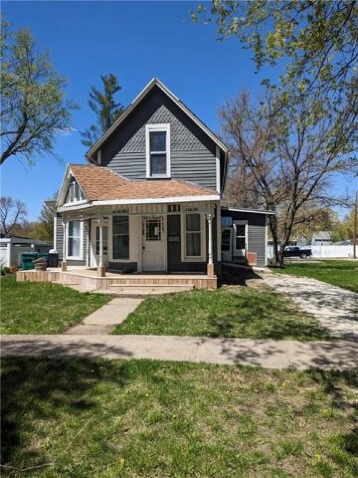 Picture of Home For Sale in Winterset, Iowa, United States